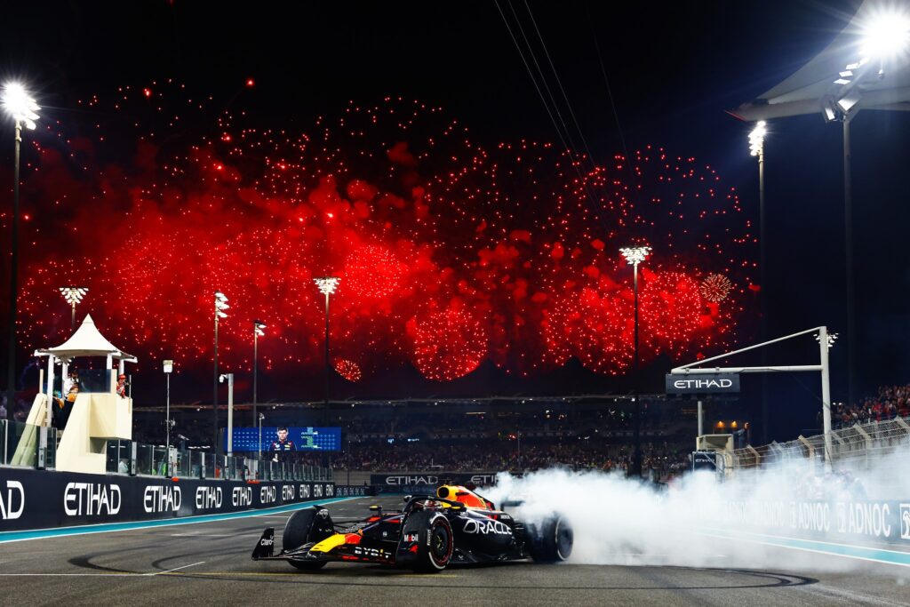 ABU DHABI, UNITED ARAB EMIRATES - NOVEMBER 26: Race winner Max Verstappen of the Netherlands driving the (1) Oracle Red Bull Racing RB19 performs donuts on track during the F1 Grand Prix of Abu Dhabi at Yas Marina Circuit on November 26, 2023 in Abu Dhabi, United Arab Emirates. (Photo by Mark Thompson/Getty Images)
